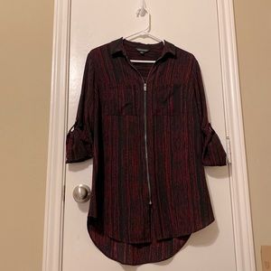 3/4 sleeve black and maroon tunic with pockets and front zipper